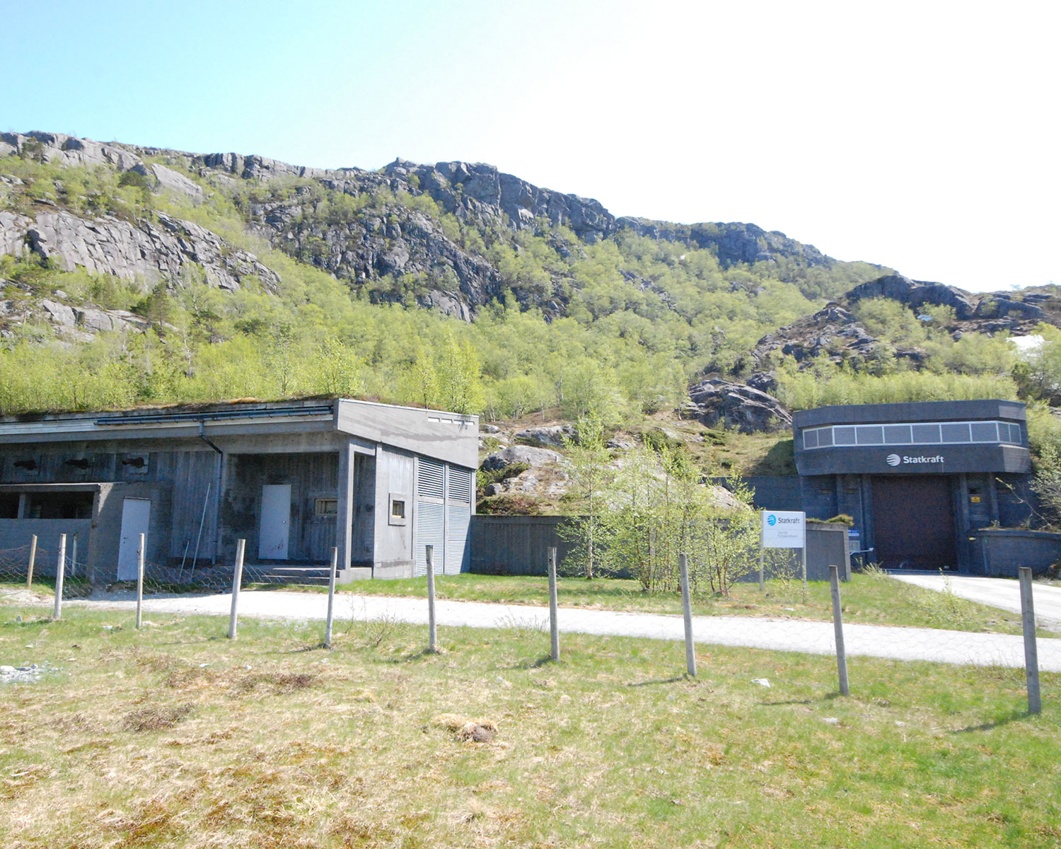 Entry portal and emergency generator building