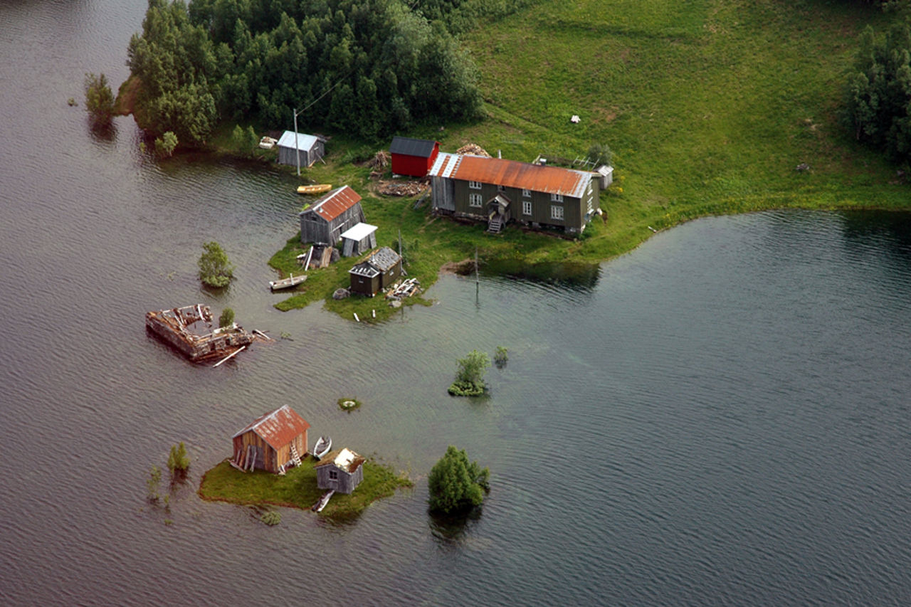 Flood in lake